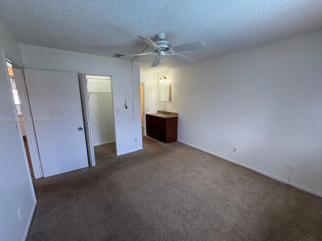 Building Photo - 142 NW 60th Ave