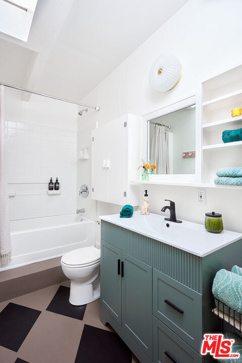 Building Photo - 818 Palms Blvd