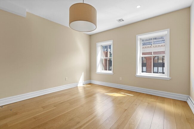 Building Photo - 526 Hudson St