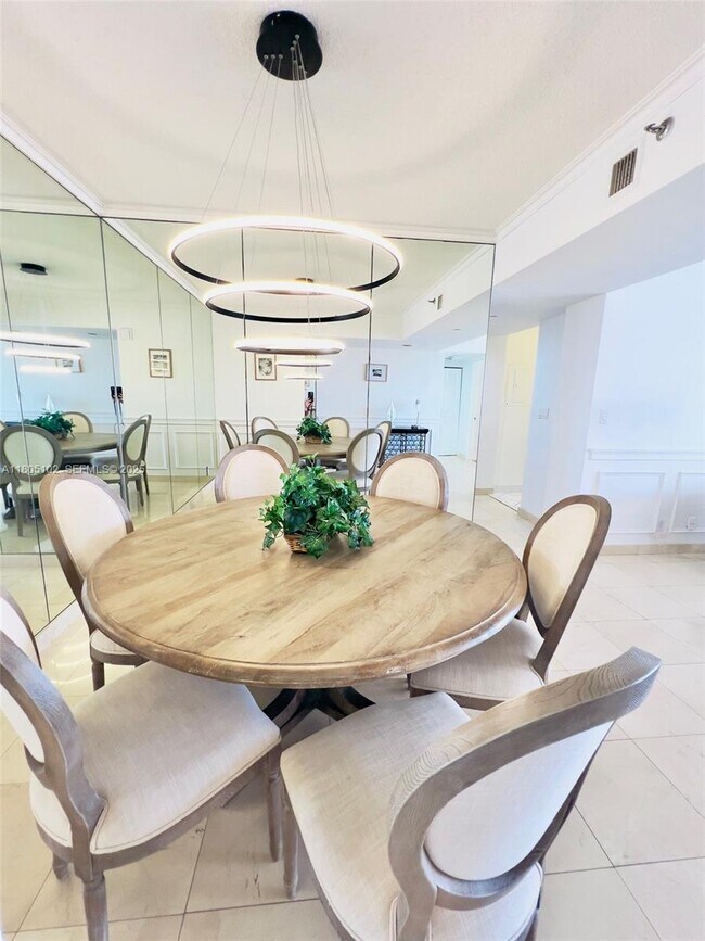 Building Photo - 1000 W Island Blvd