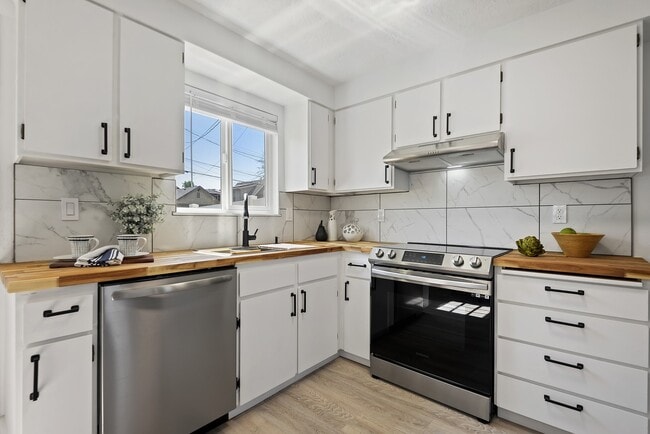 Building Photo - 918 N 32nd St