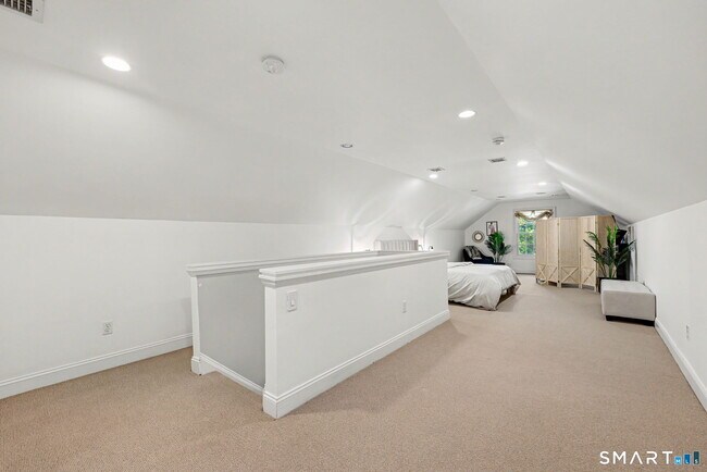Building Photo - 4 Sickle Bar Ln