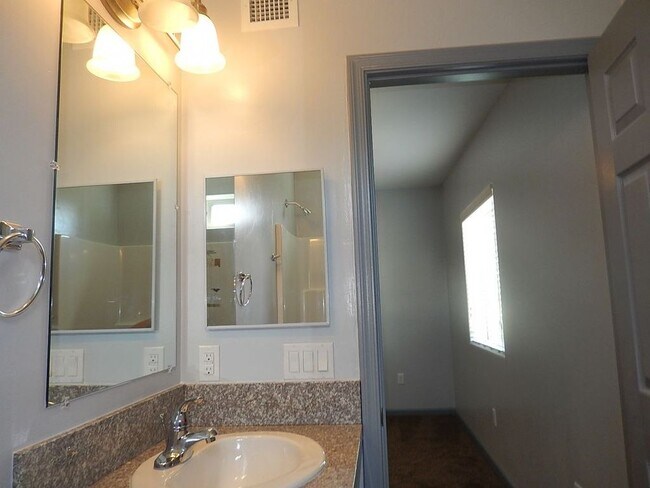 Building Photo - 3402 E Flower St