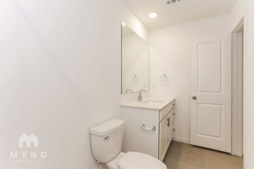 Building Photo - 2728 Ctr Crk Ln