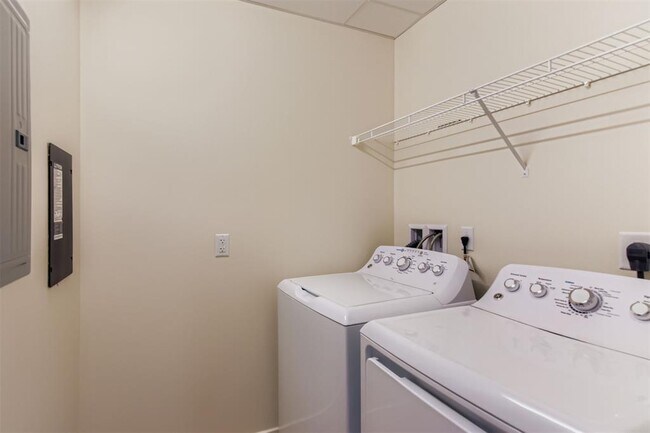 Building Photo - 44 East Ave