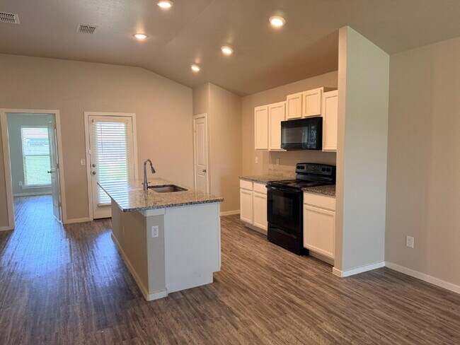 Building Photo - 2120 N Texas Ave