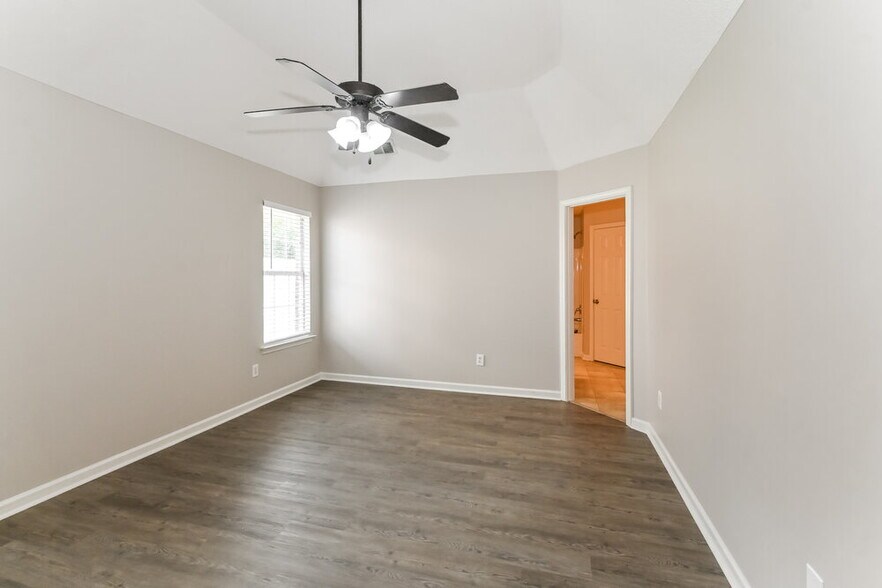 Building Photo - 3058 Wren St