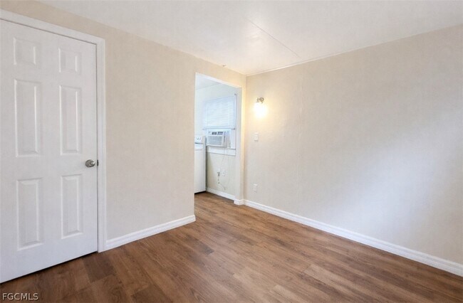 Building Photo - 719 Burdick Ave