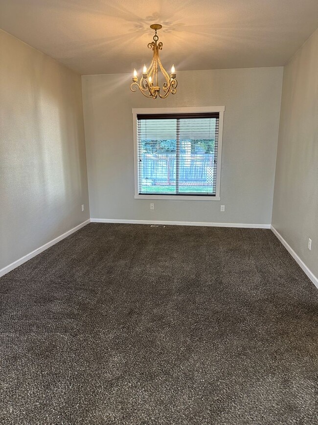 Building Photo - Extra Large Home For Rent, 4 Bedrooms! NEW...