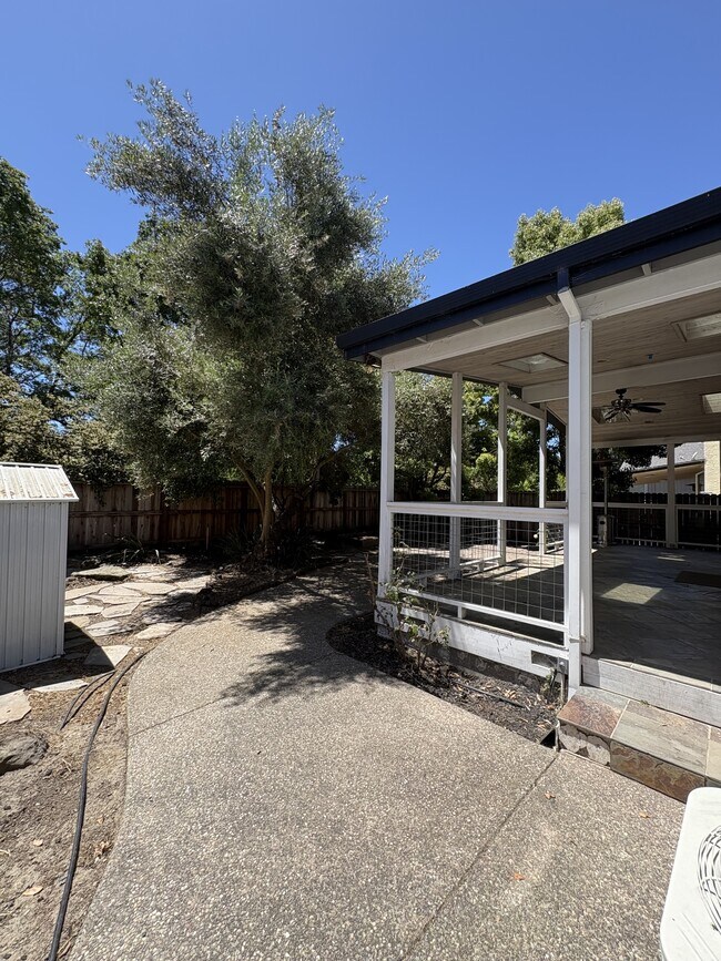 Building Photo - 1952 Barndance Ln