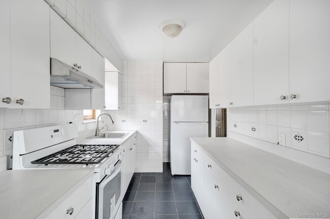 Building Photo - 80-24 138th St