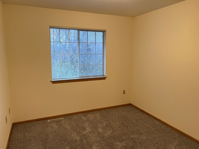 Building Photo - 1090 Heritage Ct