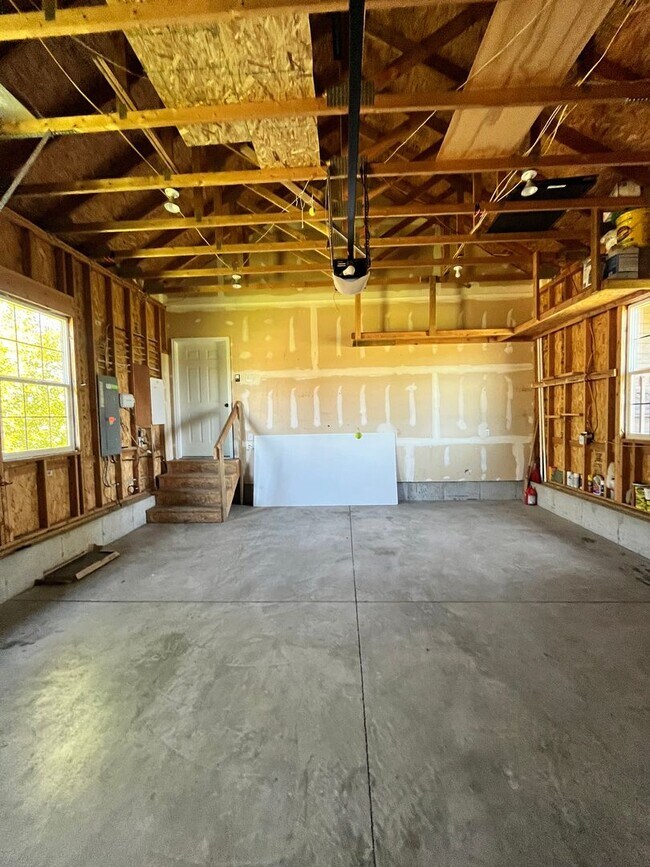 Building Photo - Bright 2 Bed / 2 Bath Basement Apartment with Garage Access – Driggs, ID