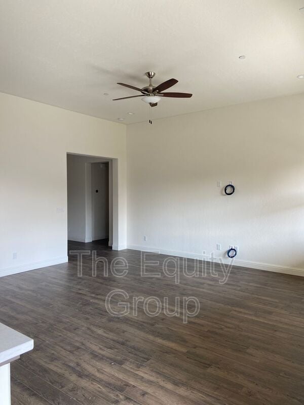 Building Photo - 1829 W Prescott Ave