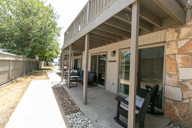 Building Photo - 104 Cove E
