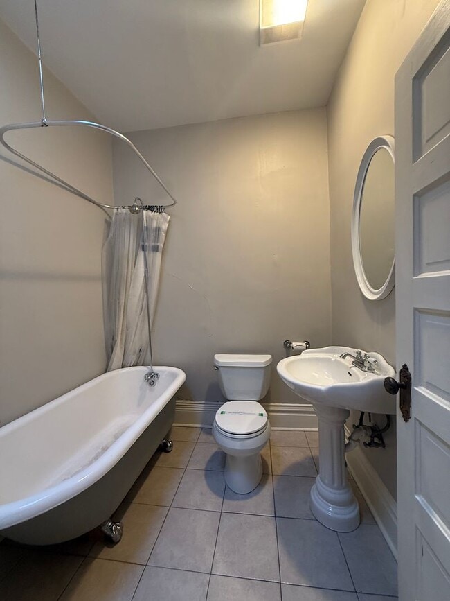 Building Photo - Gorgeously Classic 2 Bed/1 Bath in Whittier/City Park! AVAILABLE NOW!