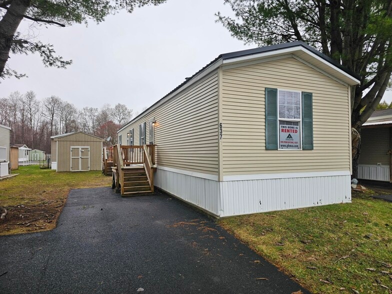 Building Photo - 637 Scarlet Dr