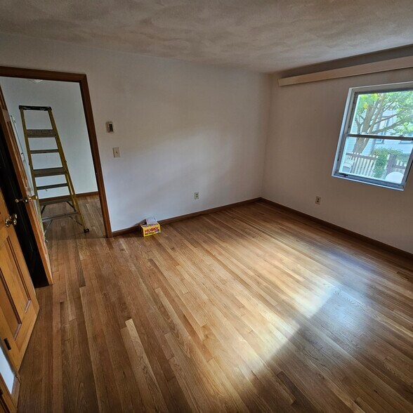 Building Photo - 54 Vineland St