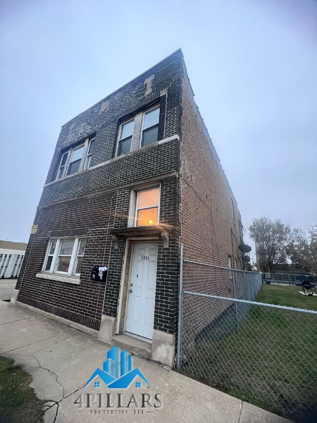 Building Photo - "Charming 3-Bed Gem in East Chicago – Spacious 1066 Sq Ft Retreat!"