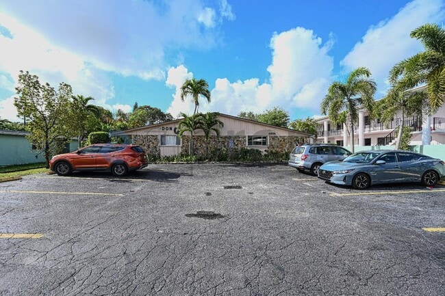 Building Photo - 6040 SW 26th St