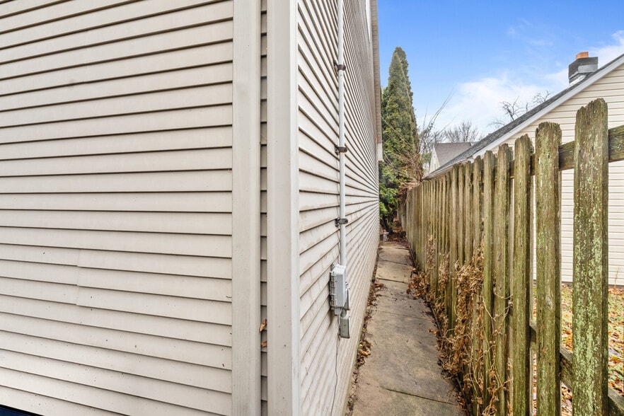 Building Photo - 511 Continental Blvd