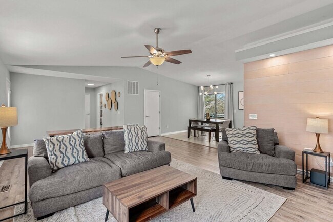 Building Photo - 2 Felton Ln