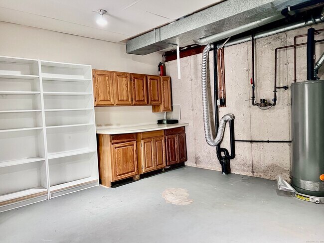Building Photo - 158 Paddock Ave