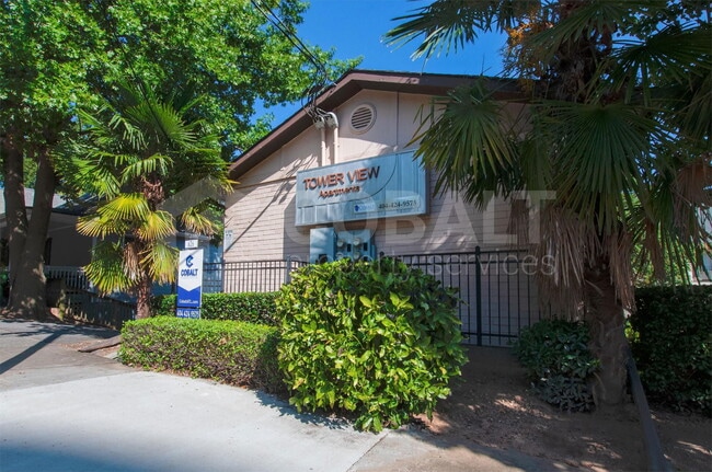 Building Photo - 626 Irwin St NE