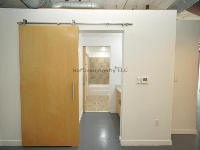 Building Photo - Chanel Side Condo