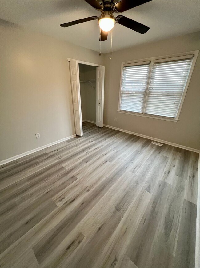 Building Photo - 4233 Remo Crescent Rd