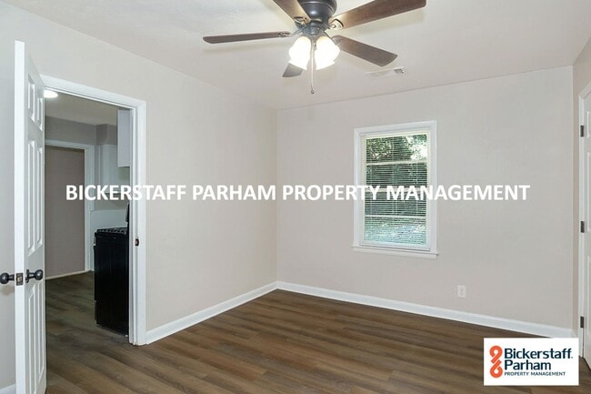 Building Photo - Welcome to this charming 3-bedroom, 1-bath...