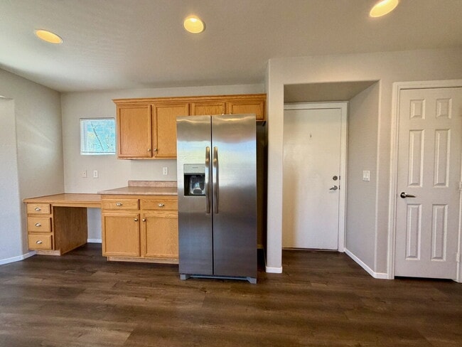 Building Photo - GATED 3 BED 2.5 BATH 1 CAR GARAGE SINGLE FAMILY HOME WITH COMMUNITY POOL