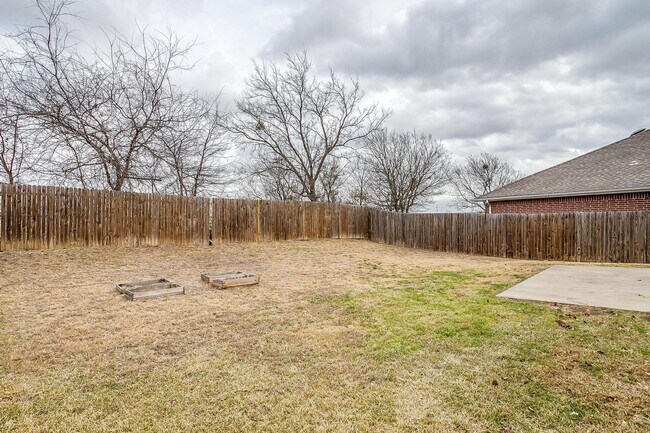 Building Photo - Ready for New Tenants- Large 3 bed, 2.5 bath in West Fort Worth- 76108