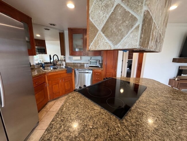 Building Photo - Fully Furnished/Unfurnished Condo for Rent...