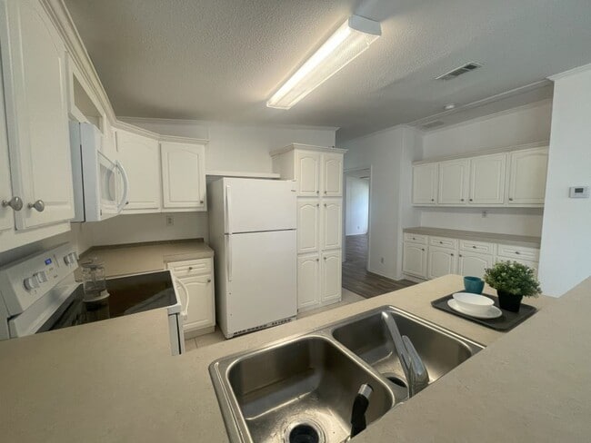 Building Photo - 20 Glen Cove Ct