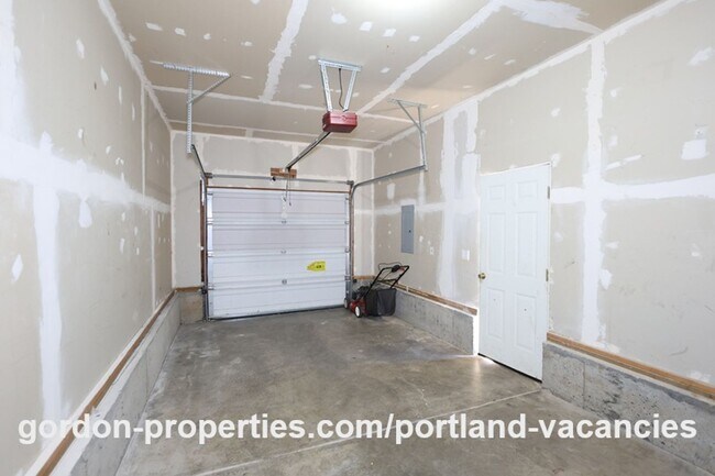 Building Photo - 5407 SE 121st Ave