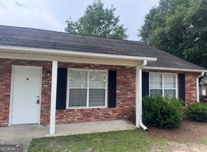 Building Photo - 509 Hillside Dr
