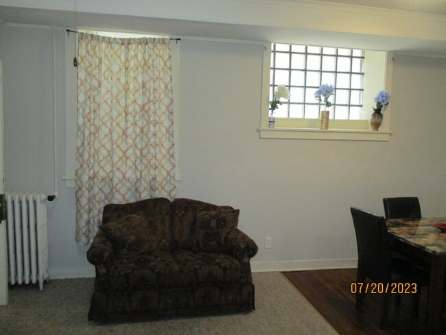 Building Photo - 1338 Main St