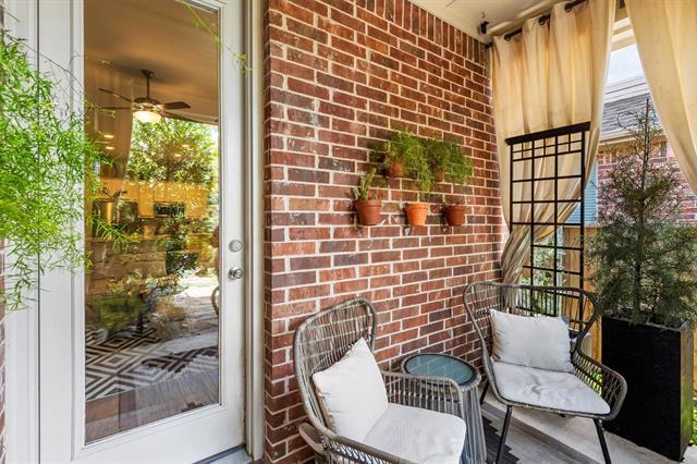 Building Photo - 4520 Del Rey Ave