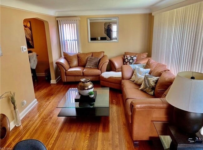 Building Photo - 21218 Hillgrove Ave