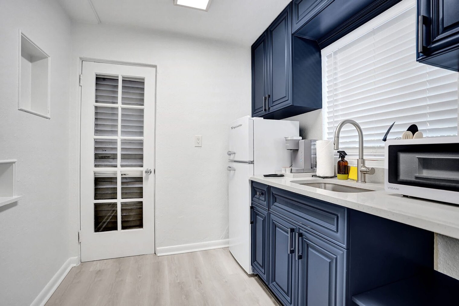 Building Photo - 101 Lucerne Ave