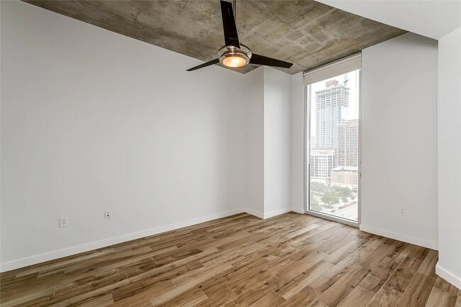 Building Photo - 360 Nueces St