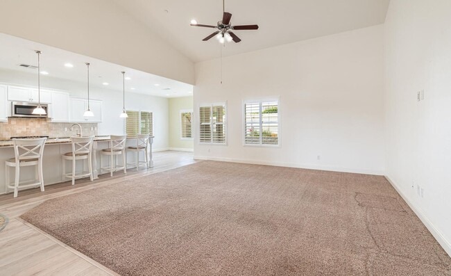 Building Photo - Amazing 3 Bedroom+Flex Room/2 Bath/3 Car G...