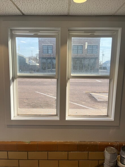 Building Photo - 205 Main St