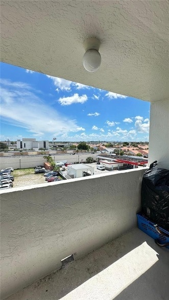 Building Photo - 6060 W 21st Ct