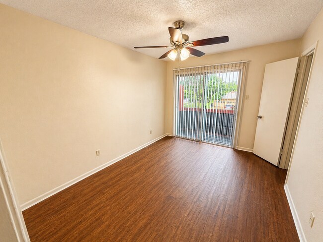 Building Photo - 3002 Chaucer Dr