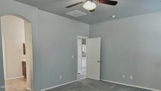 Building Photo - 13139 Saker Dr