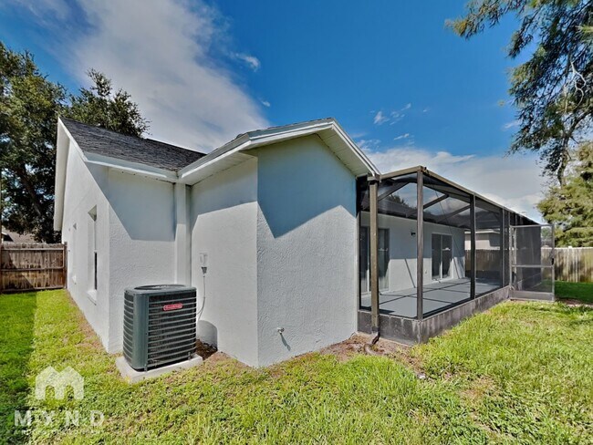 Building Photo - 11211 Sailbrooke Dr
