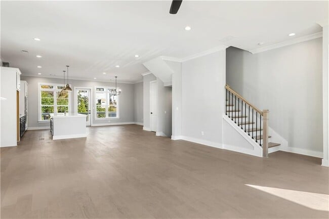 Building Photo - 2035 Parkside Ln