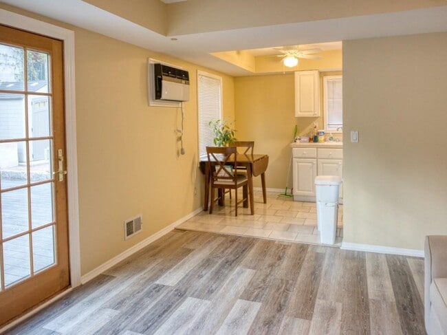 Building Photo - 27 Adrienne Pl